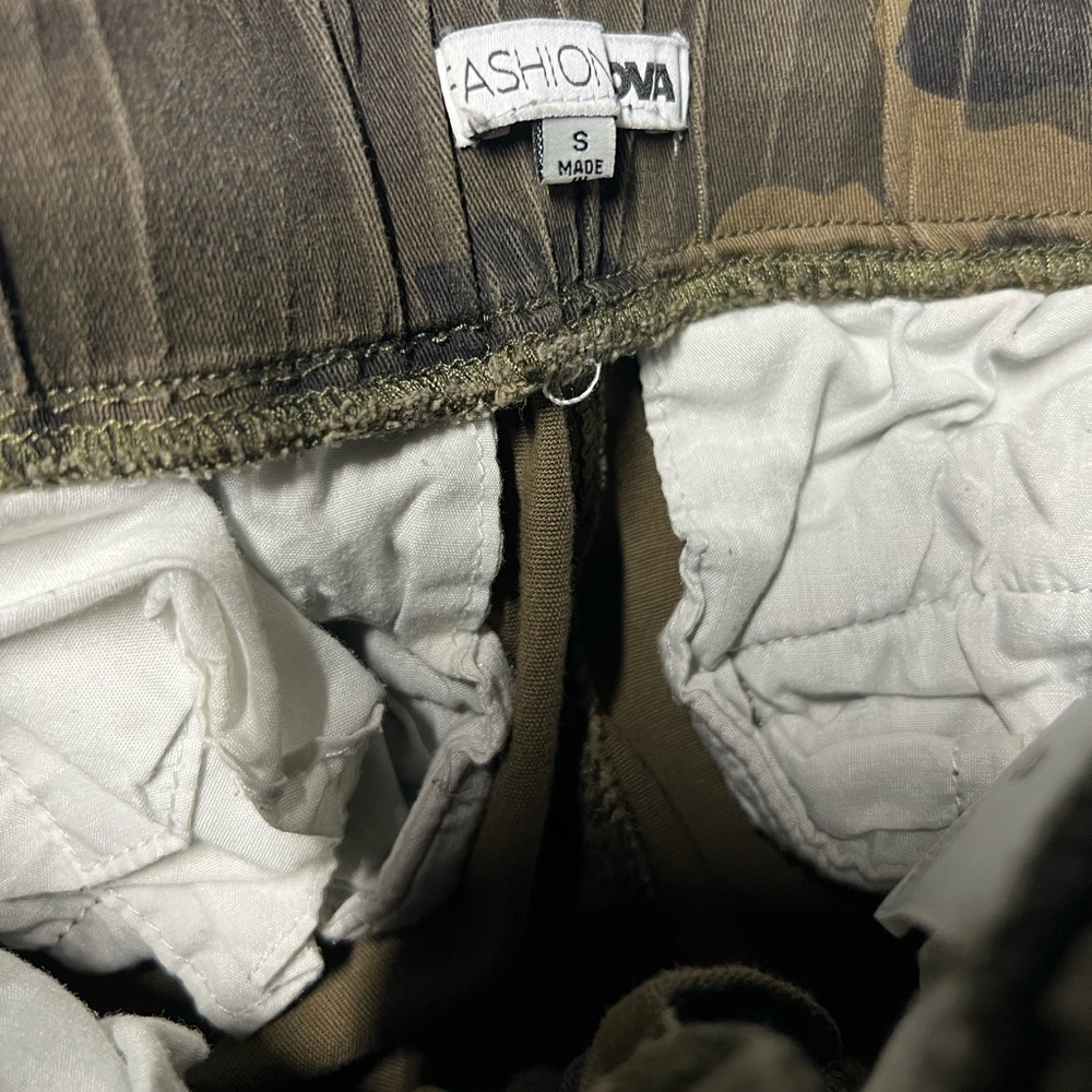 Fashion nova camo orange cargo jogger pants size small - Picture 3 of 6